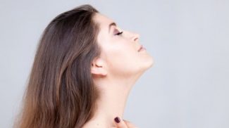 Sempre giovani e belle con lo yoga face: esercizi tonificanti per i muscoli del viso