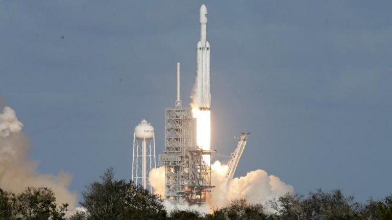 Il successo di SpaceX: la partenza del Falcon Heavy