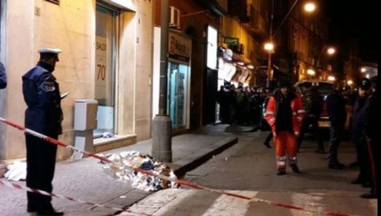 Rapina a Frattamaggiore: il rapinatore muore