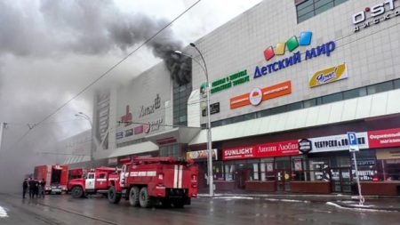 Russia: incendio in un centro commerciale, 53 vittime