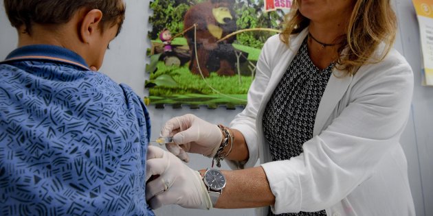 Vaccini: bambini rimandati a casa in tutta Italia