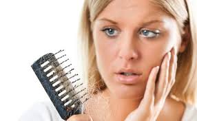 Consigli per combattere la caduta dei capelli in maniera naturale