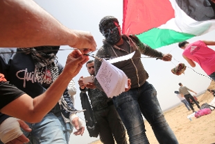 Gaza: scambio di volantini per confermare il conflitto