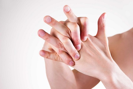 Artrite: 9 rimedi per combattere il dolore
