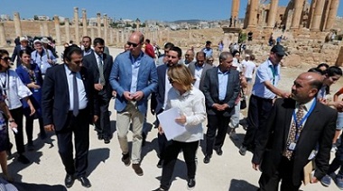 Il principe William visita la Giordania durante il tour reale