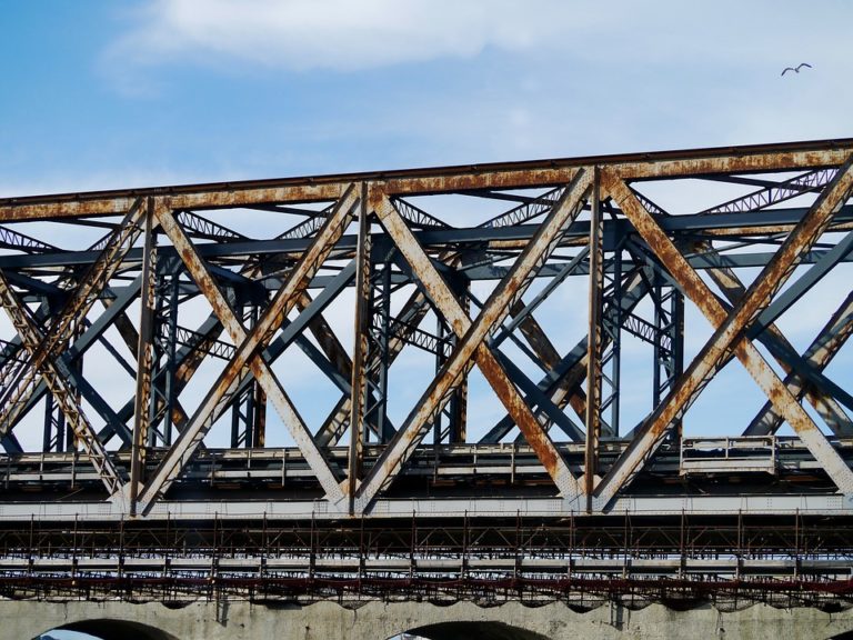 Crollo del ponte a Genova: Toninelli nel mirino