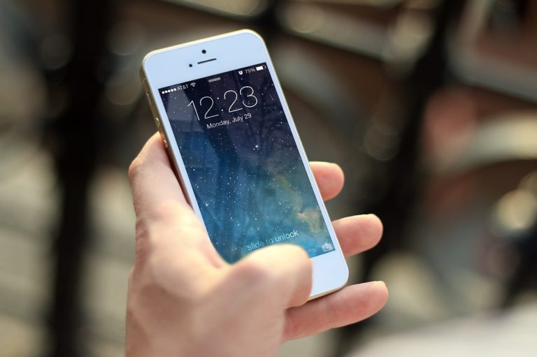 iPhone: possibili ritardi per il lancio del modello economico