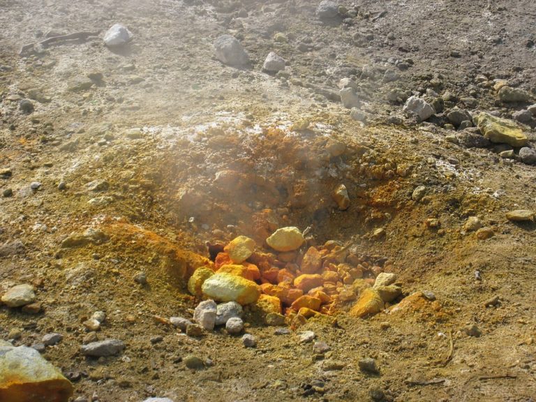Pozzuoli: il Tempio di Serapide e il bradisismo