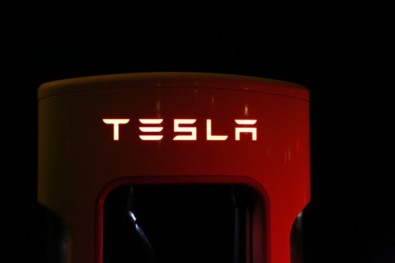 Tesla: denunce per il tweet di Musk