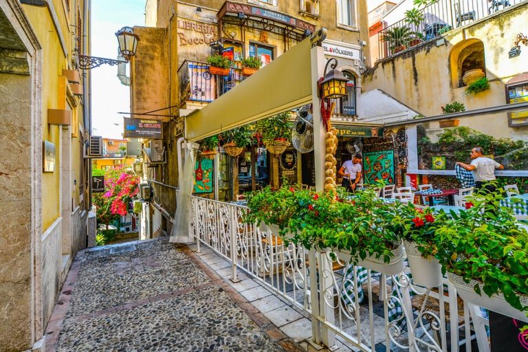 Italia-Spagna: sul fronte turismo restiamo un passo indietro