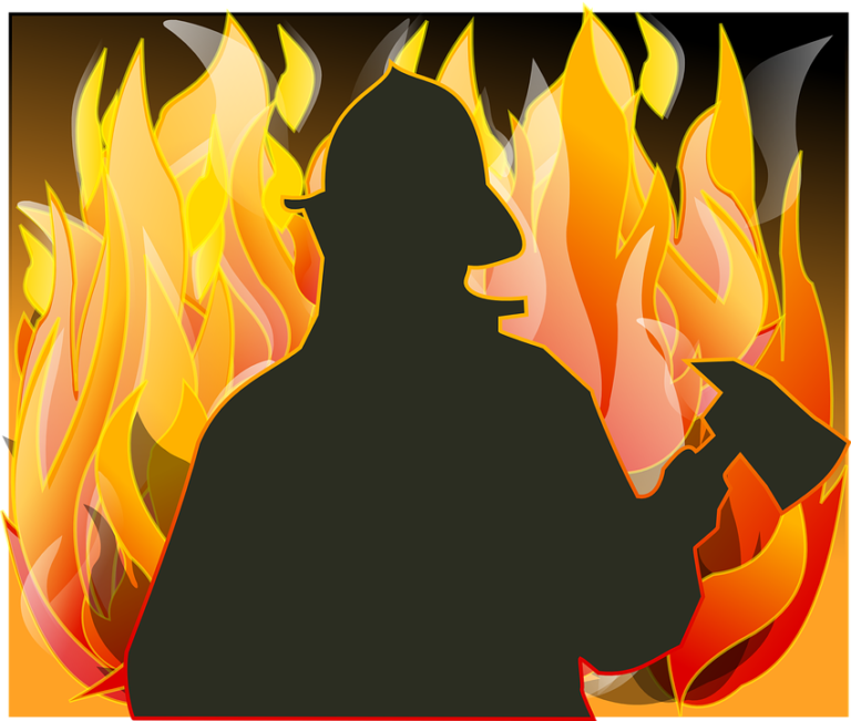 Prato: lo scoppio di un incendio ha provocato due morti