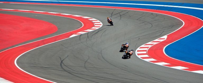 Motomondiale: a Sepang si inizia con l’incendio della Suzuki di Rins