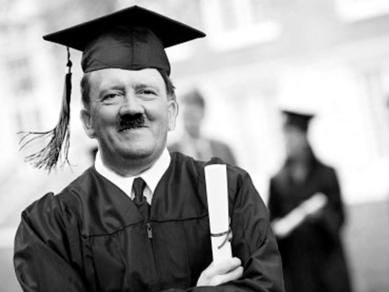 Hitler tra le bancarelle di San Gregorio Armeno
