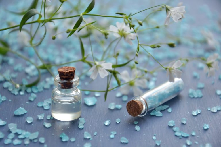 Come l’olio essenziale di Spikenard può alleviare l’insonnia e lo stress?