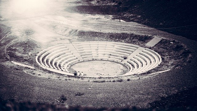 La platea dell’anfiteatro, Cavea: a che serviva? Chi vi poteva accedere?