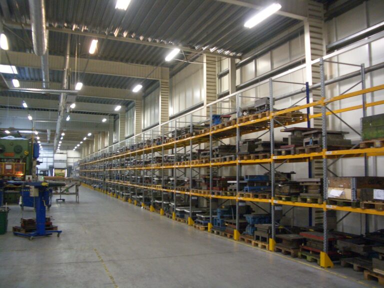 Scaffali tradizionali e scaffalature cantilever, le principali differenze