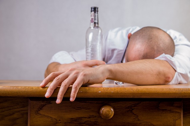 Effetti alcol sul cervello: ecco quali sono e cosa fare