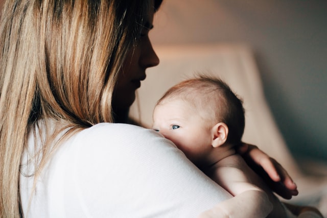 Depressione post partum: che cos’è? Quali sono i suoi sintomi? E i possibili trattamenti?