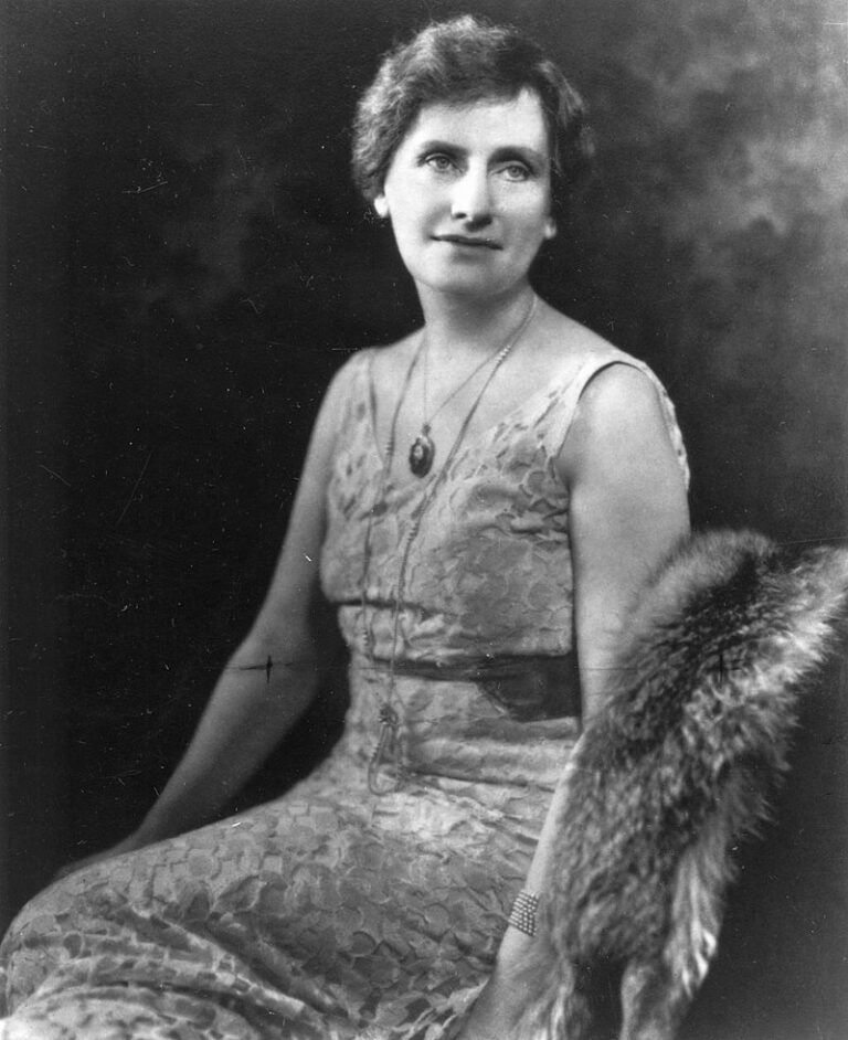 Fu la prima politica statunitense: chi era Nellie Taylone Ross? Cosa fece?