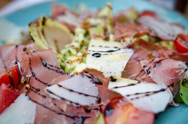 Dalla tradizione modenese agli abbinamenti gourmet: l’aceto balsamico in cucina