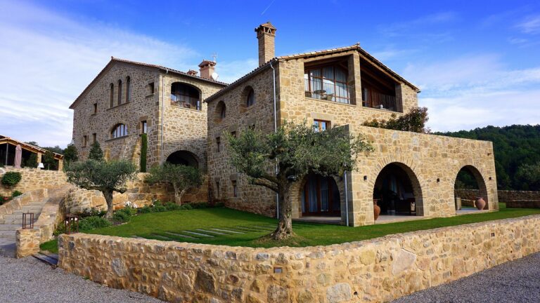 Come trasformare un casale in agriturismo: fasi e permessi