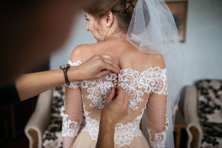 Abiti da sposa a Palermo: 5 motivi per affidarsi a un atelier del posto invece che comprare online