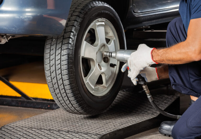 Cambio gomme estive: quando farlo e cosa sapere prima di partire